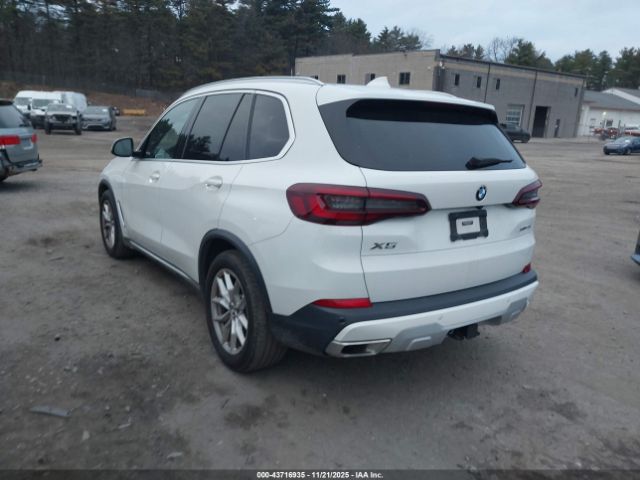 2021 BMW X5 5UXCR6C04M9F10226 Photo 2