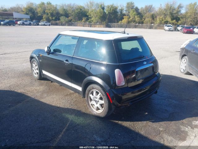 2006 MINI COOPER WMWRC33546TJ77274 Photo 2