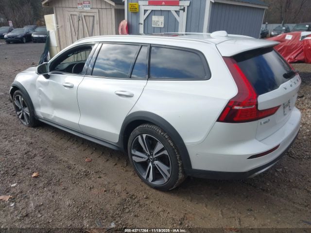 2025 VOLVO V60 CROSS COUNTRY YV4L12WK6S2149807 Photo 2