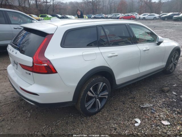 2025 VOLVO V60 CROSS COUNTRY YV4L12WK6S2149807 Photo 3