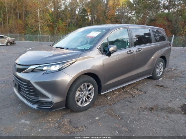 2024 TOYOTA SIENNA 5TDKRKEC3RS202628 Photo 1