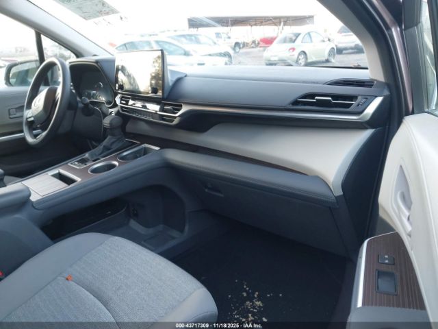 2024 TOYOTA SIENNA 5TDKRKEC3RS202628 Photo 4