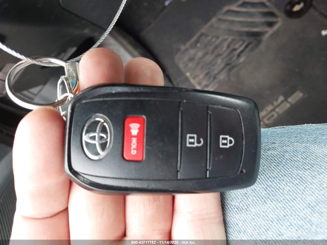 Продаж на аукціоні авто 2022 Toyota Corolla Cross Le, vin: 7MUCAAAG2NV008168, номер лоту: 43717752