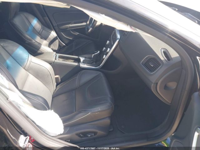 2016 VOLVO S60 YV126MFP0G2395339 Photo 4