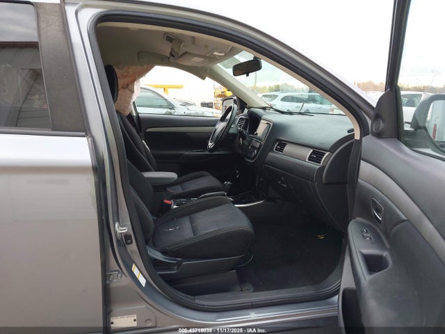 43718038 :رقم المزاد ، JA4AD3A33JZ017286 vin ، 2018 Mitsubishi Outlander Se مزاد بيع