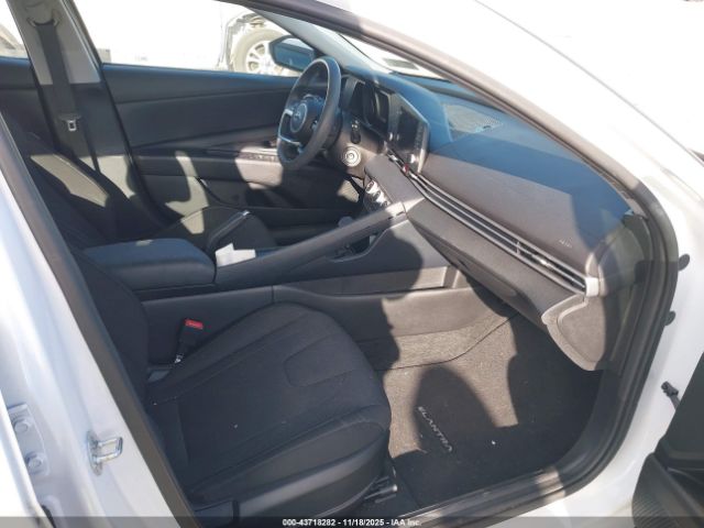 2021 HYUNDAI ELANTRA 5NPLL4AG2MH041438 Photo 4