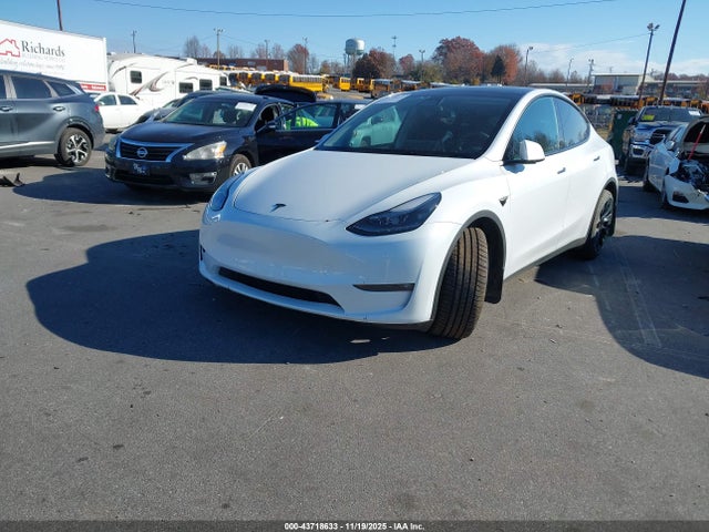 2023 TESLA MODEL Y 7SAYGAEE6PF637708 Photo 1