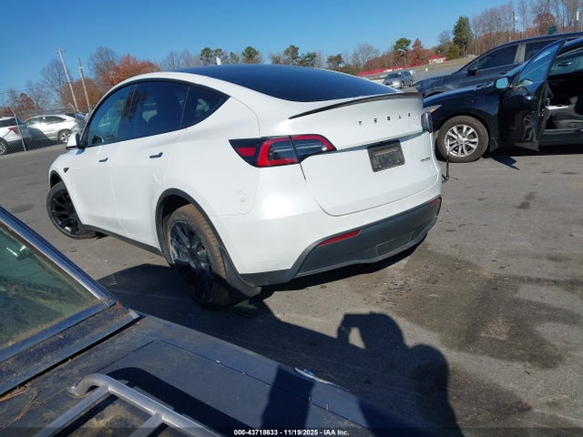 2023 TESLA MODEL Y 7SAYGAEE6PF637708 Photo 2