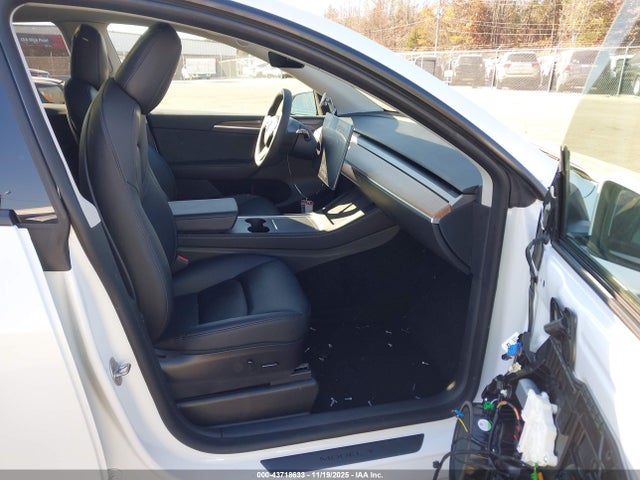2023 TESLA MODEL Y 7SAYGAEE6PF637708 Photo 4