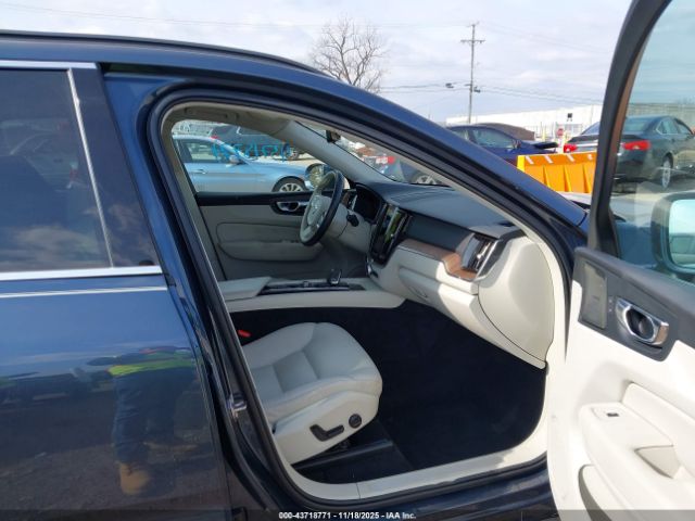 2022 VOLVO XC60 YV4L12DK0N1925829 Photo 4