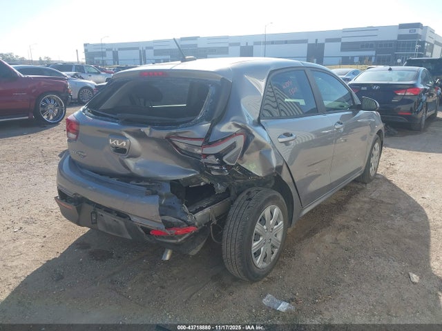 2023 KIA RIO 5-DOOR 3KPA25AD6PE623203 Photo 3