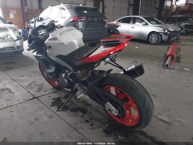 2024 APRILIA RS ZD4KSUR00RS000180 Photo 2