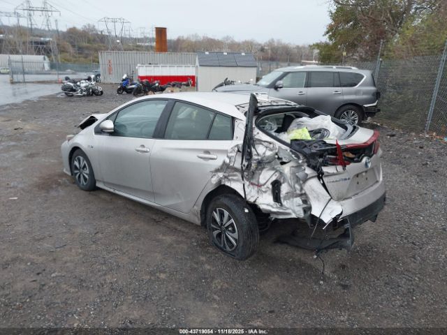 2017 TOYOTA PRIUS PRIME JTDKARFP8H3030632 Photo 2