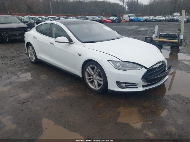 2015 TESLA MODEL S 5YJSA1H21FFP77850 Photo 0
