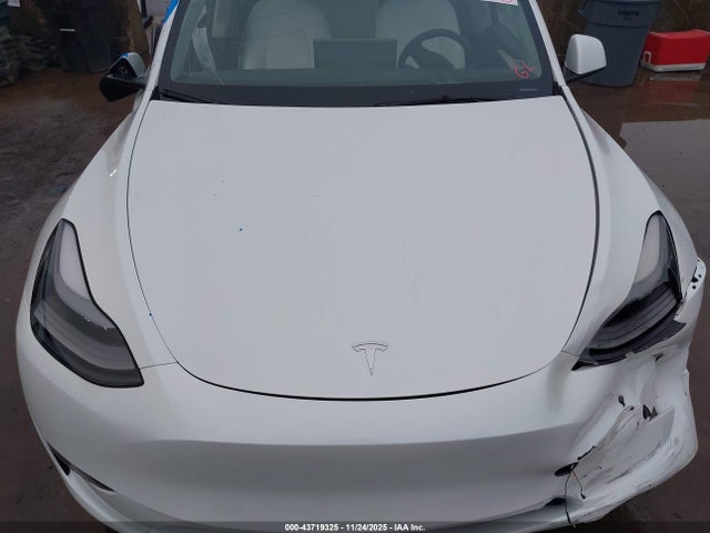 2024 Tesla Model Y Performance Dual Motor All-wheel Drive მანქანა იყიდება აუქციონზე, vin: 7SAYGDEF1RF052810, აუქციონის ნომერი: 43719325