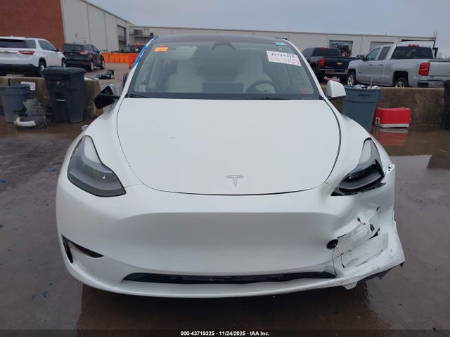 2024 Tesla Model Y Performance Dual Motor All-wheel Drive მანქანა იყიდება აუქციონზე, vin: 7SAYGDEF1RF052810, აუქციონის ნომერი: 43719325