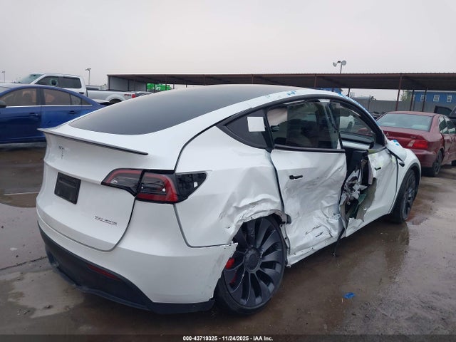 2024 Tesla Model Y Performance Dual Motor All-wheel Drive მანქანა იყიდება აუქციონზე, vin: 7SAYGDEF1RF052810, აუქციონის ნომერი: 43719325