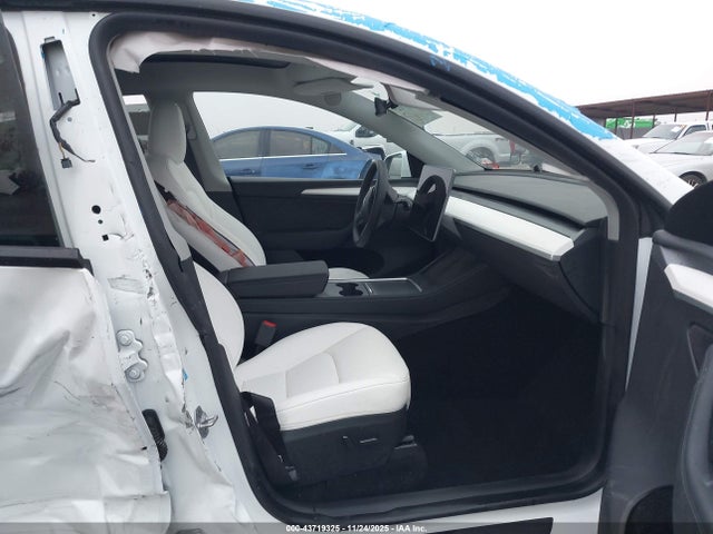 2024 Tesla Model Y Performance Dual Motor All-wheel Drive მანქანა იყიდება აუქციონზე, vin: 7SAYGDEF1RF052810, აუქციონის ნომერი: 43719325