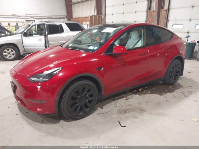 2022 TESLA MODEL Y 7SAYGDEE9NF523264 Photo 1