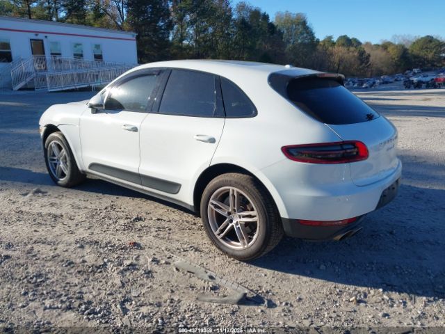 2016 PORSCHE MACAN WP1AB2A55GLB56773 Photo 2