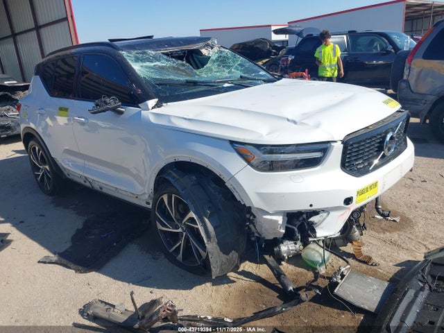 2021 VOLVO XC40 YV4162UMXM2437877