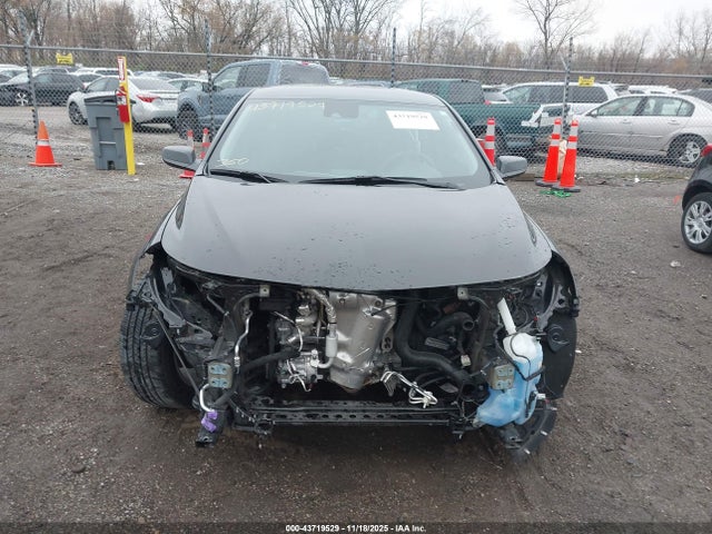 1G1ZD5ST6SF120801 Chevrolet Malibu Fwd 1lt
