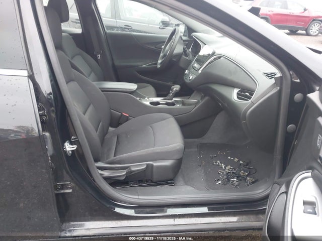 1G1ZD5ST6SF120801 Chevrolet Malibu Fwd 1lt