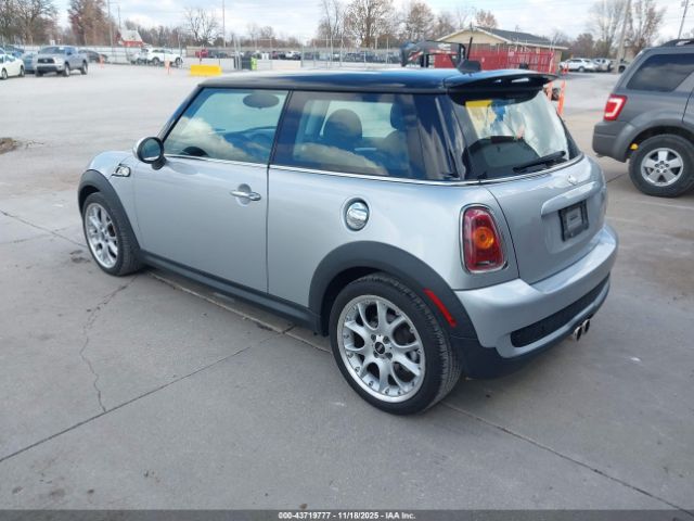 2007 MINI COOPER S WMWMF73557TT81074 Photo 2
