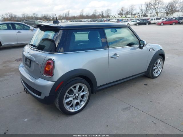 2007 MINI COOPER S WMWMF73557TT81074 Photo 3