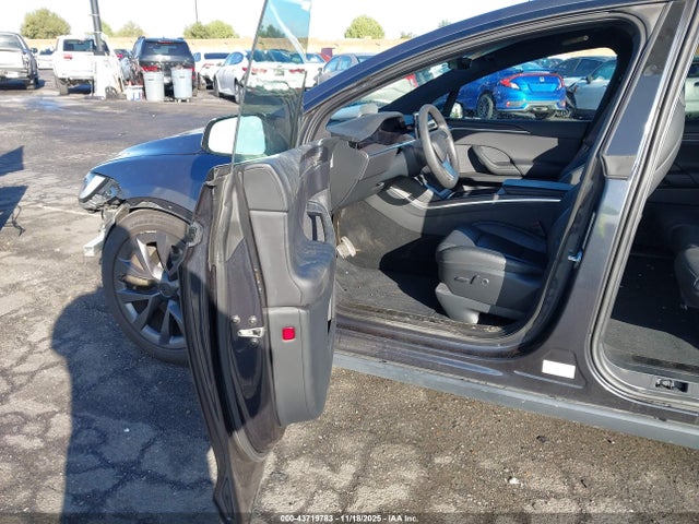 2024 TESLA MODEL X 7SAXCDE57RF433494 Photo 4