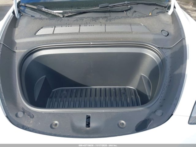 2025 TESLA MODEL Y 7SAYGDEE8SF301889 Photo 9