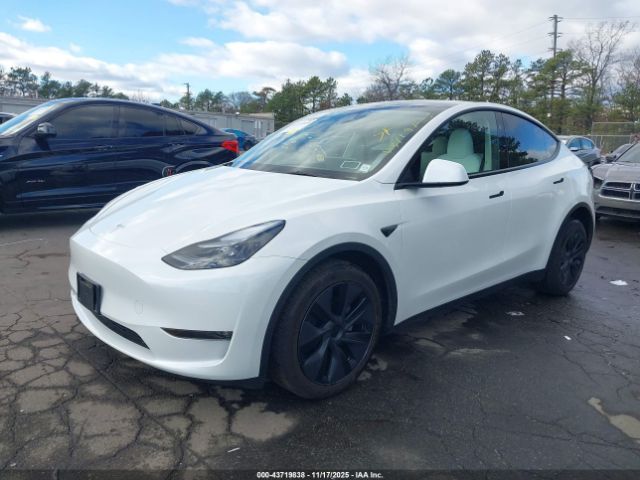 2025 TESLA MODEL Y 7SAYGDEE8SF301889 Photo 1