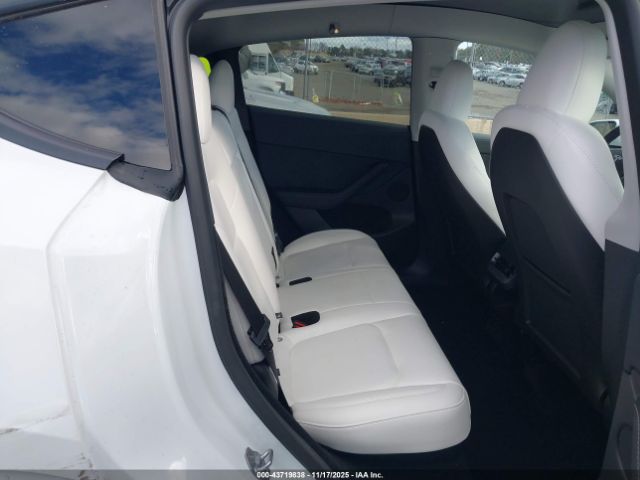 2025 TESLA MODEL Y 7SAYGDEE8SF301889 Photo 7