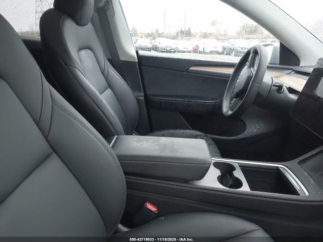 2024 TESLA MODEL Y 7SAYGDEE7RA298930 Photo 4