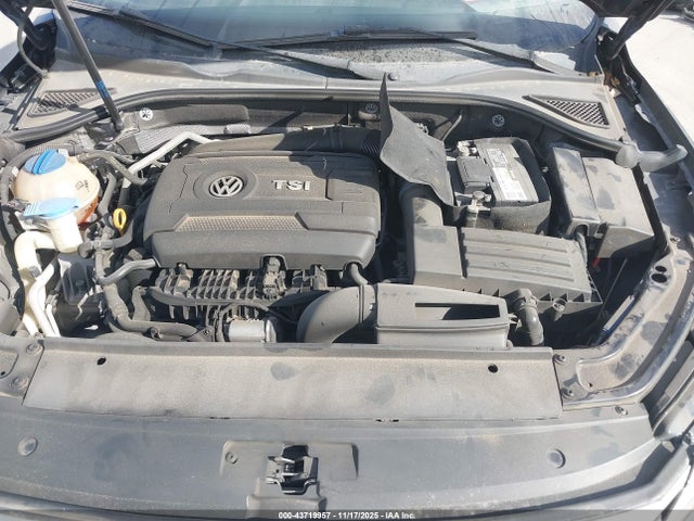 1VWDT7A31HC078353 Volkswagen Passat 1.8t R-line