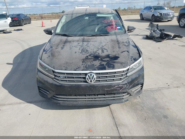 1VWDT7A31HC078353 Volkswagen Passat 1.8t R-line