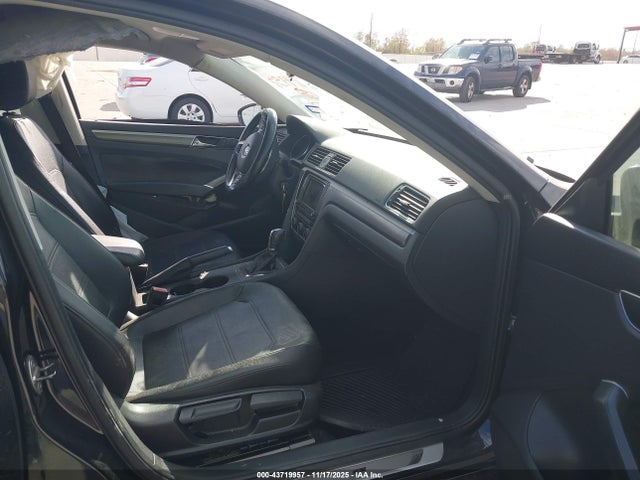 1VWDT7A31HC078353 Volkswagen Passat 1.8t R-line