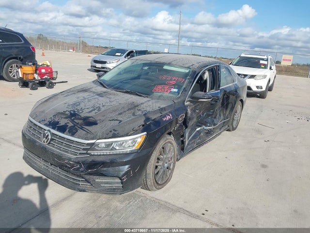 1VWDT7A31HC078353 Volkswagen Passat 1.8t R-line