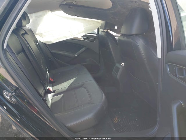 1VWDT7A31HC078353 Volkswagen Passat 1.8t R-line