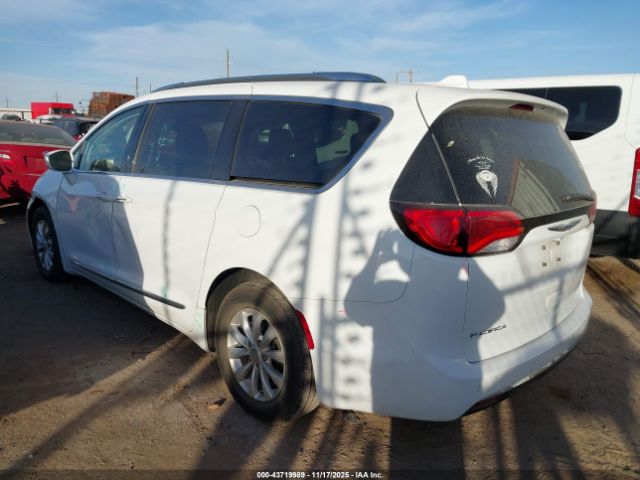 2019 CHRYSLER PACIFICA 2C4RC1BG0KR575352 Photo 2