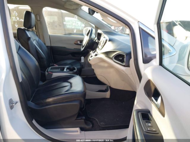 2019 CHRYSLER PACIFICA 2C4RC1BG0KR575352 Photo 4