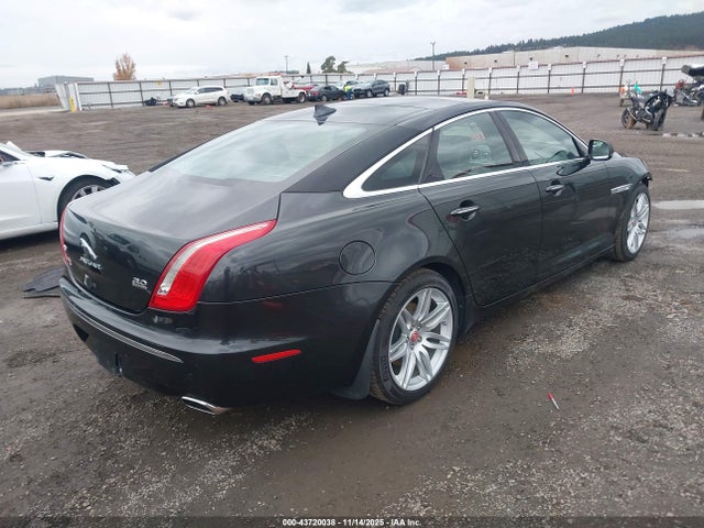 Jaguar XJ 2015 SAJXJ1CDXF8V79042 Image 16