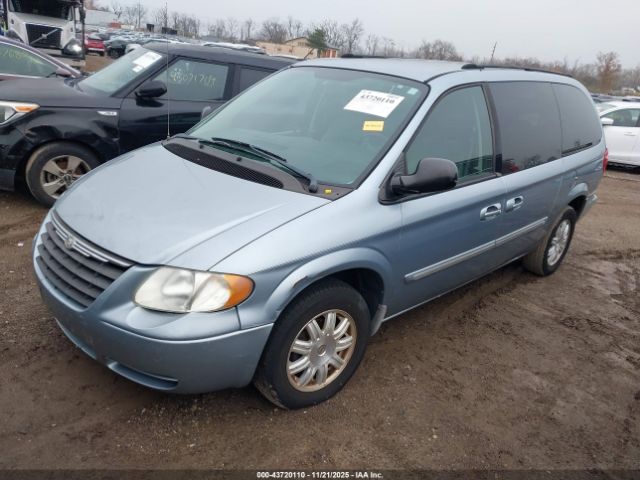 2005 CHRYSLER TOWN & COUNTRY 2C8GP54L95R429693 Photo 1