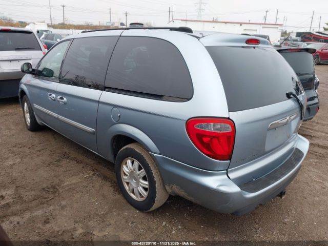 2005 CHRYSLER TOWN & COUNTRY 2C8GP54L95R429693 Photo 2