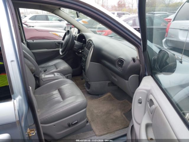 2005 CHRYSLER TOWN & COUNTRY 2C8GP54L95R429693 Photo 4