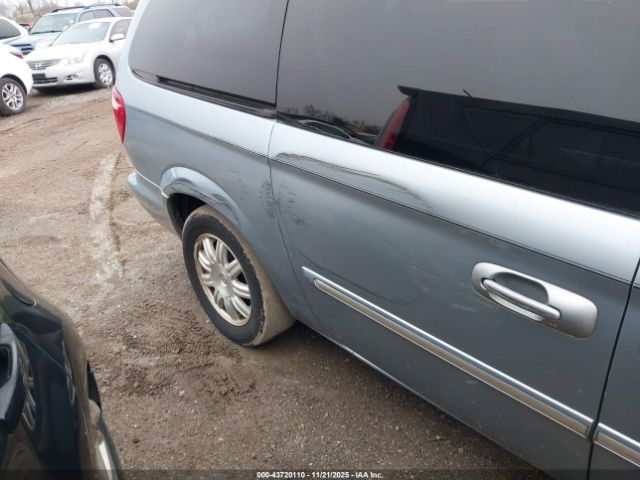 2005 CHRYSLER TOWN & COUNTRY 2C8GP54L95R429693 Photo 5