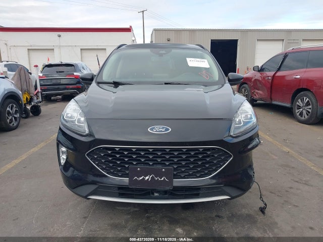 1FMCU9J9XLUB16219 Ford Escape Titanium