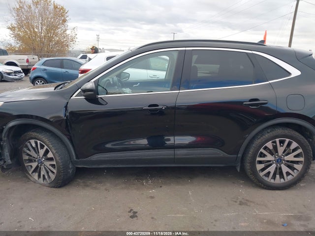 1FMCU9J9XLUB16219 Ford Escape Titanium