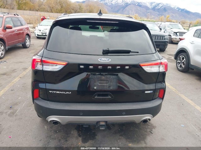 1FMCU9J9XLUB16219 Ford Escape Titanium