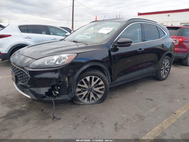 1FMCU9J9XLUB16219 Ford Escape Titanium